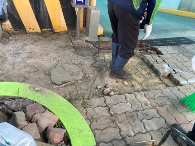 지하주차장 앞 보도블록 철거 후 아스콘 포장 2 image 18